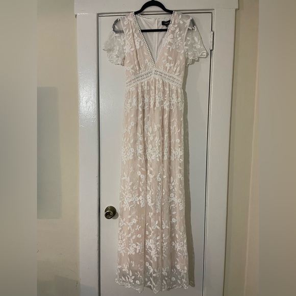 Aakaa Cream Floral Embroidered Maxi Dress size Small NWT - Picture 5 of 12